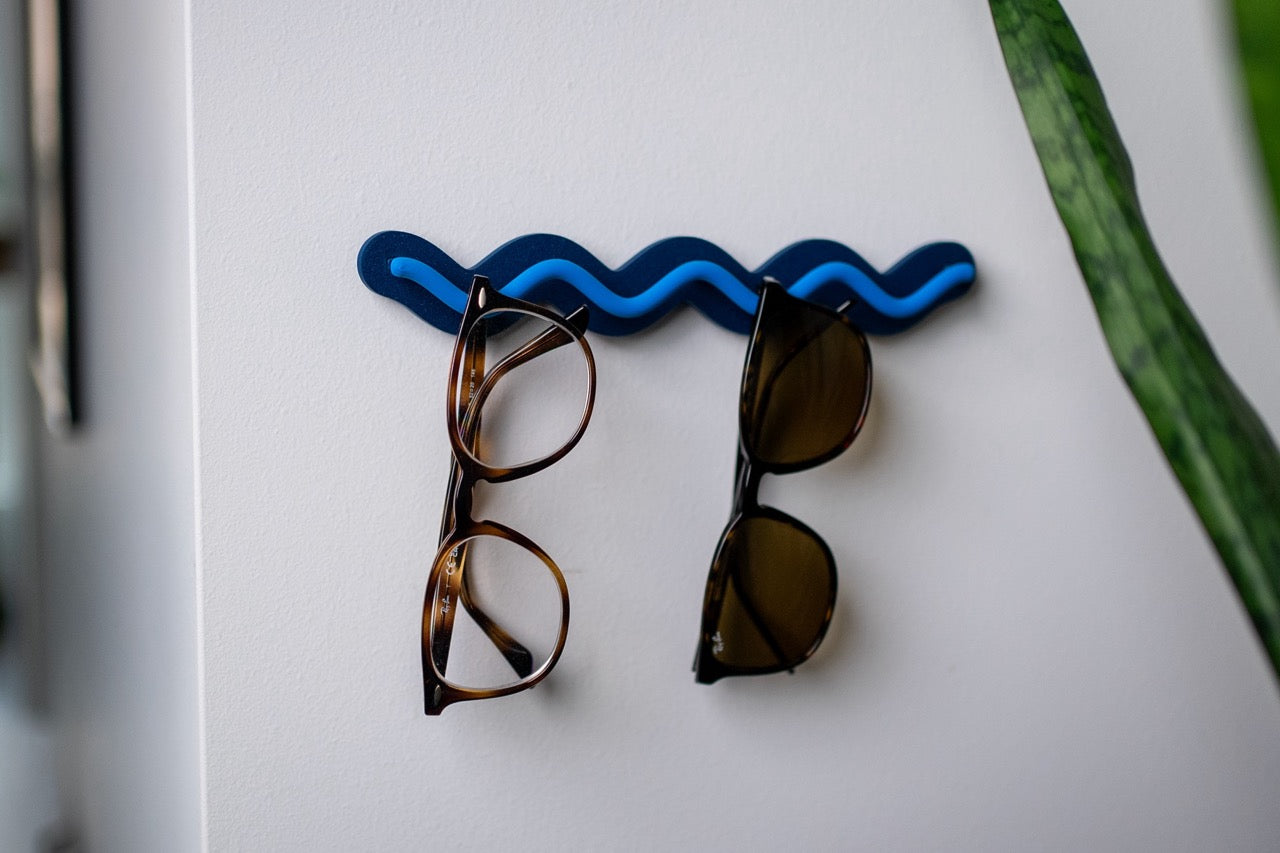 Stylový držák na sluneční a dioptrické brýle – nástěnný, 4 sloty