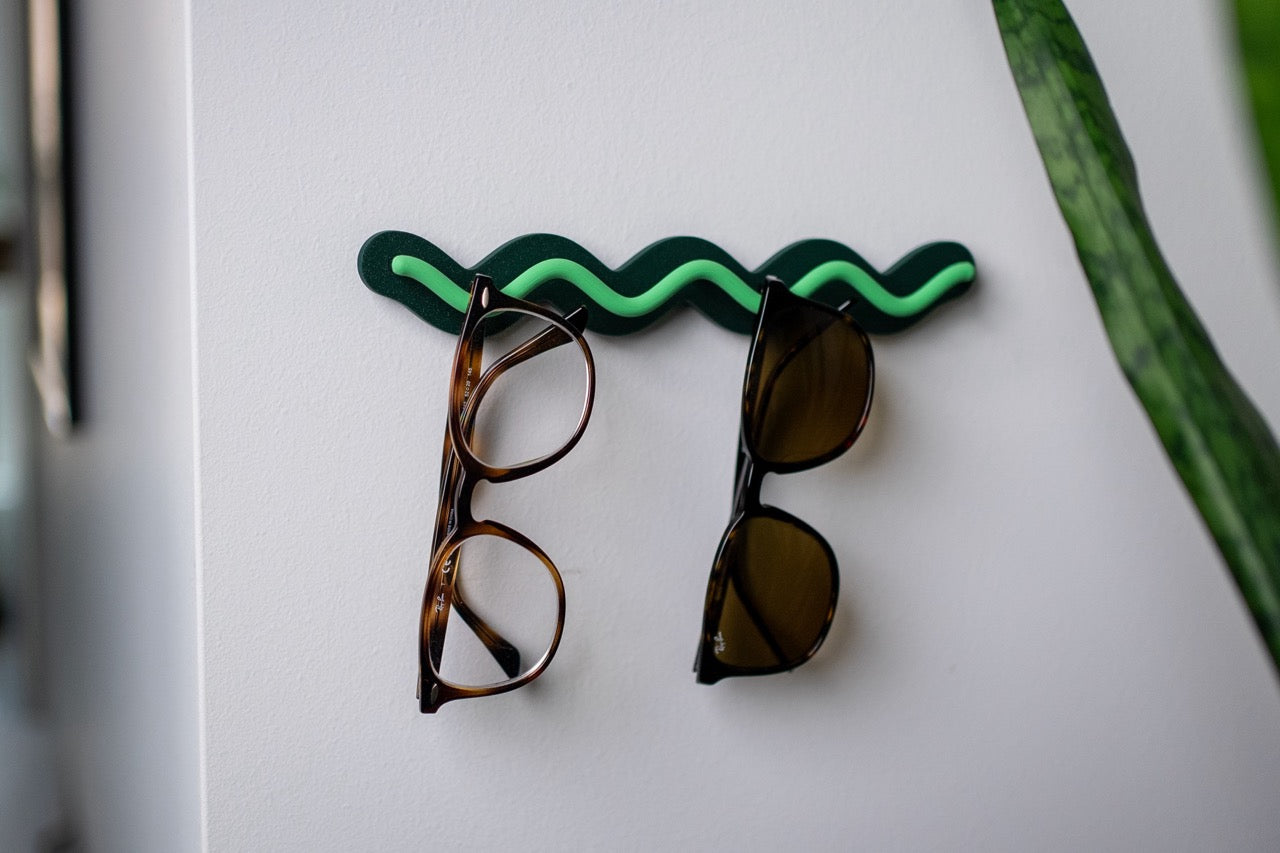 Stylový držák na sluneční a dioptrické brýle – nástěnný, 4 sloty