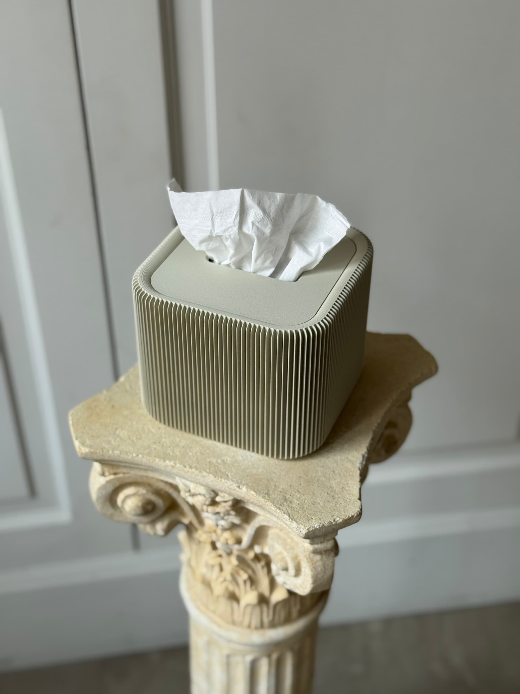 La Sombra square tissue box