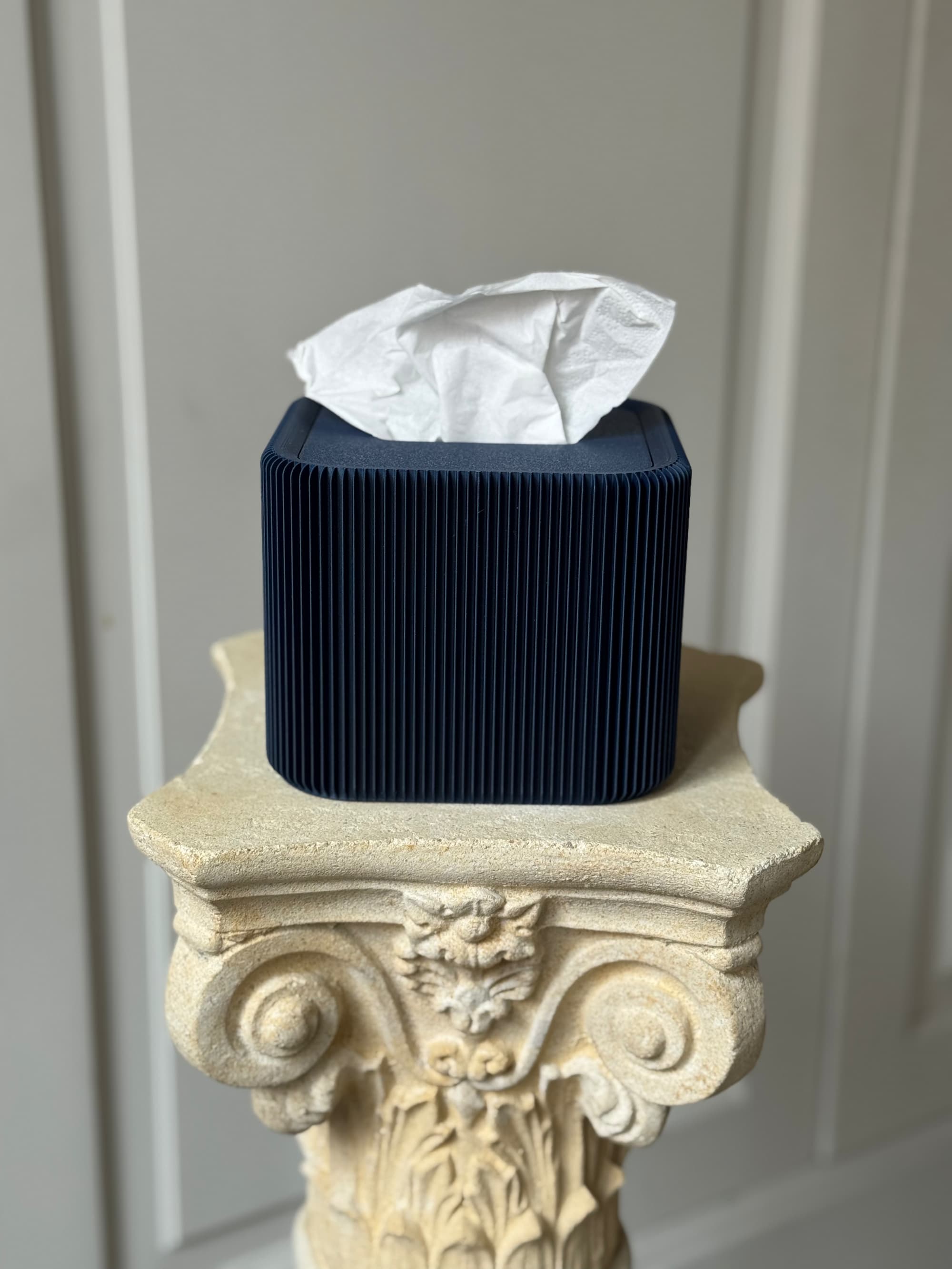 La Sombra square tissue box